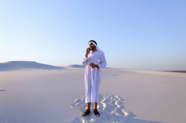 Erkek kondominiyum Tasarımcısı inşaat oturmak için site anket tamamlar