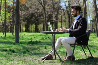 Aktör talk-show ve dalga sette izleyicilere eller