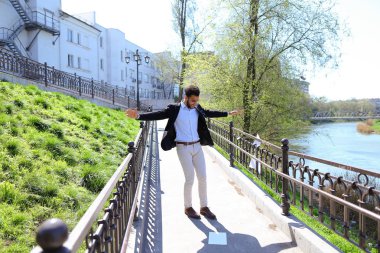 Gizli ajan örtüsü altında