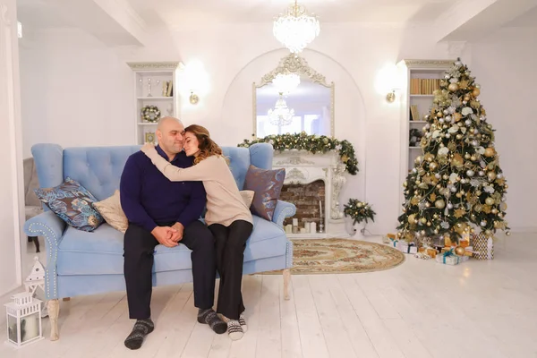 Chefe de família, o homem precisa de apoio e amor de família grande feliz , — Fotografia de Stock