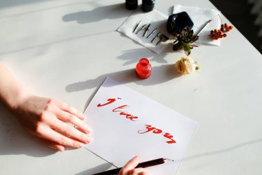 Ellerini kız ressam yazar sevgi metin ile kartpostal fou ile için