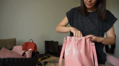 Pembe sırt çantası ve çanta terzi kazandı