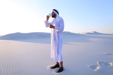 Arap adam büyük de ortasında için sabah harika başlangıcı