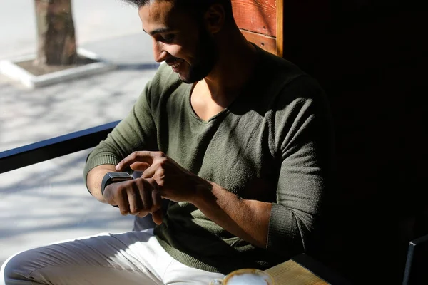 Modern avukat masaj saatime göre gönderme.