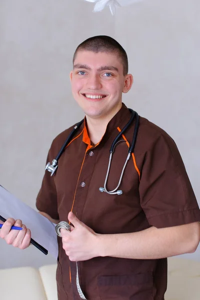 Professional male therapist looks at camera with smile and stand — Stock Photo, Image