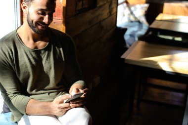 İşadamı işleri telefonla çözdü..