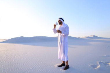 Arap adam büyük de ortasında için sabah harika başlangıcı