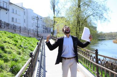 Gizli ajan örtüsü altında