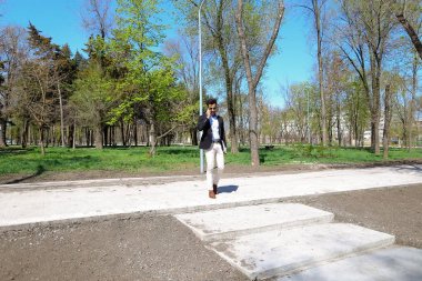 Başarılı dansçı yeni Bale gösterisinde ağır çekimde dans işi