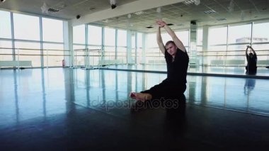 Kamera için eğitim gösterilen spor spor blogger