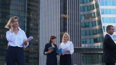 Danışmanlık ve yanında smartphone dışında arama biz ortakları.