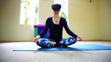 Artırılmış gerçeklik Yogini derin derin düşünür