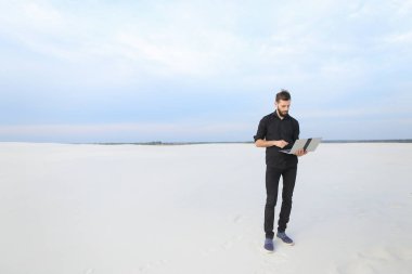 dizüstü bilgisayar ile yazar erkek aramak ilham sahil.