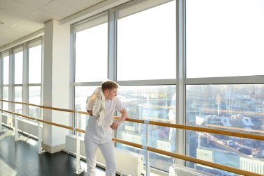 Spor içinde özenle model rock Salonu büyük windo ile Basında