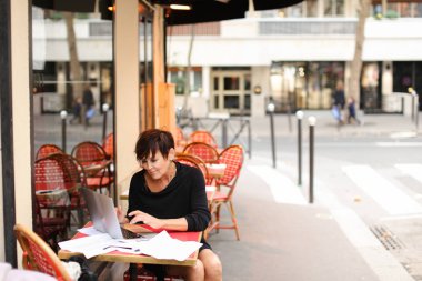 kadın müşteri Merkezi ortak çalışma yapmak satın alma kredi tarafından