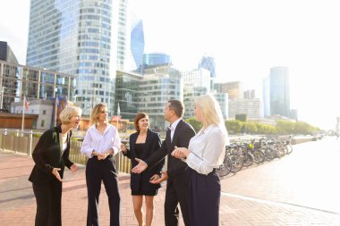 Birbirimizi iyi sonuç ou ile tebrik başarılı iş takım