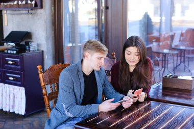 Gelecek seçerek giysiler coffee House s ile çocuk için anne-babalar