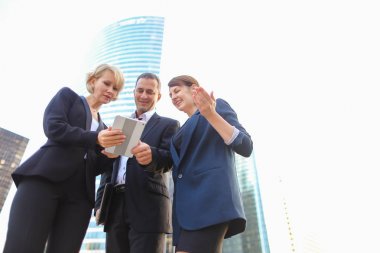 İş ortakları dışındaki Kripto para tartışıyor