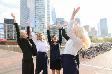 Birbirimizi iyi sonuç ou ile tebrik başarılı iş takım