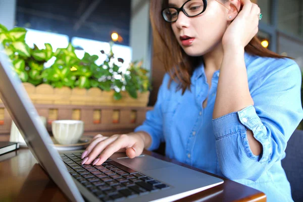 yüzü kaybetmek resta laptop tarama müşteri sevindirmek