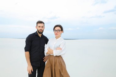     gelecekteki gazeteciler mutlu erkek ve dişi proje teşvik 