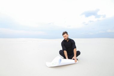   Kumaşçı plan kendi Tekstil Fabrikası'nın ıssız yerde izleme