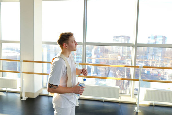 Journalist in sportswear make successful attempt of standing on 