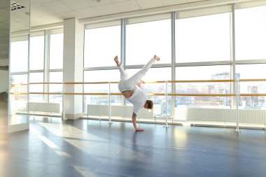 Profesyonel sporcu özenle rekabet için hazırlanıyor