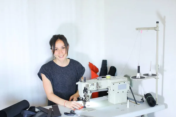 Seamstress sewing belt using sewing machine. — Stock Photo, Image