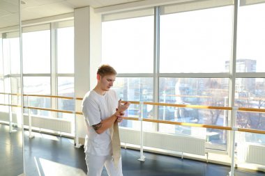 Spor spor salonu Basında sallanan mühendisi