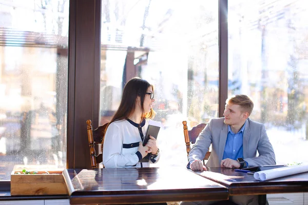 Young secretary refusing in handshaking with boss at cafe. — Stock Photo, Image