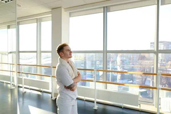 Spor içinde özenle model rock Salonu büyük windo ile Basında