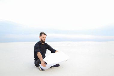   Kumaşçı plan kendi Tekstil Fabrikası'nın ıssız yerde izleme