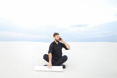   Kumaşçı plan kendi Tekstil Fabrikası'nın ıssız yerde izleme