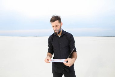   Deniz araştırma yürüten coğrafyacı erkek yasaktır. 