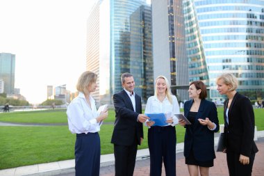 Danışmanlık ve yanında smartphone dışında arama biz ortakları.