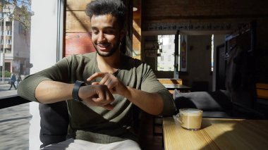 Modern avukat masaj saatime göre gönderme.