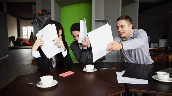 Exhausted workers of company, female and male fools and do not w — Stock Photo, Image