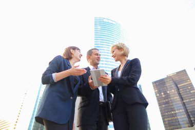 İş ortakları dışındaki Kripto para tartışıyor