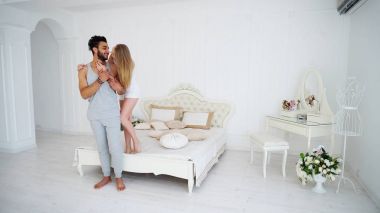 Birbirimizi birbirlerinin içinde silah ve mutlu başlayalım çift vardır sevgi dolu