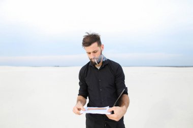   Deniz araştırma yürüten coğrafyacı erkek yasaktır. 