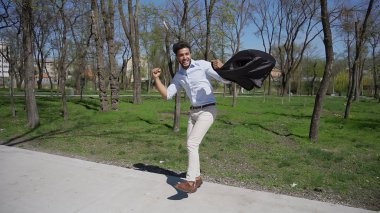 Başarılı dansçı yeni Bale gösterisinde dans işi