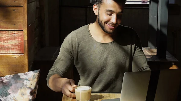 Student auf Jobsuche nach dem Studium. — Stockfoto