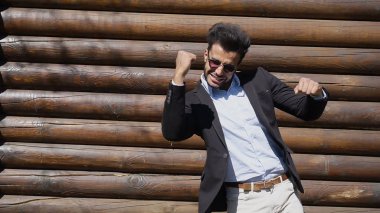 Mew görevi film ve mutlu koyar el kadar çekici oyuncu var. 