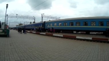Zaman atlamalı disembarking ve trenlerde tren stantion, getting yolcu