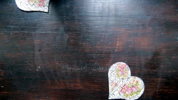 Caja de cuaderno de corazones hechos a mano con pétalos secos — Vídeos de Stock