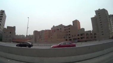Mısır Kahire sokaklarında otobüs penceresinden görüntülemek
