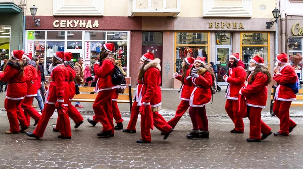 Umzugsassistenten der Heiligen Nikolaus in Uzhgorod — Stockfoto