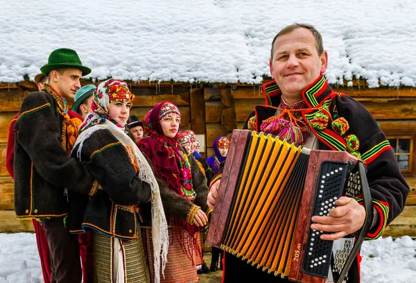 Yedinci etnik Festivali Noel şarkıları eski köyün