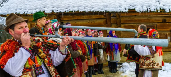 Sedmá etnického festivalu vánoční koledy ve staré vesnici — Stock fotografie